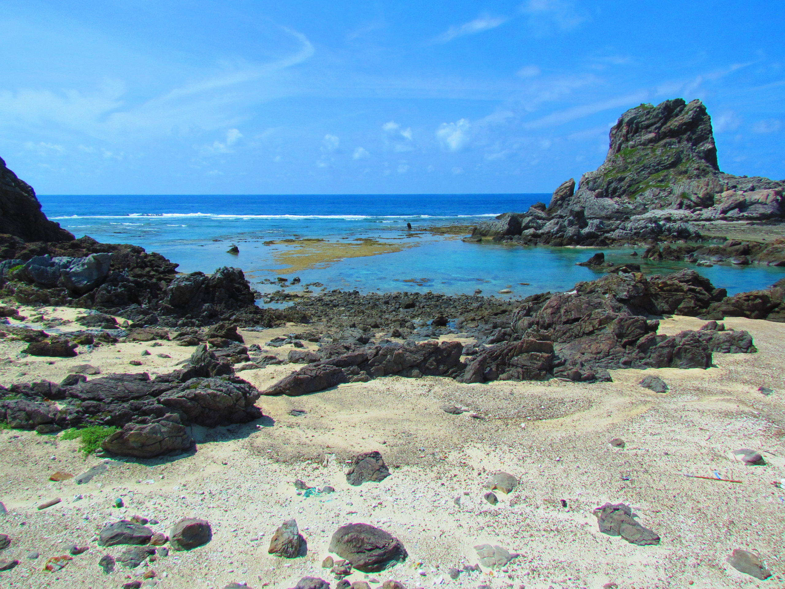 沖縄県 伊平屋島 ヤヘ岩の浜